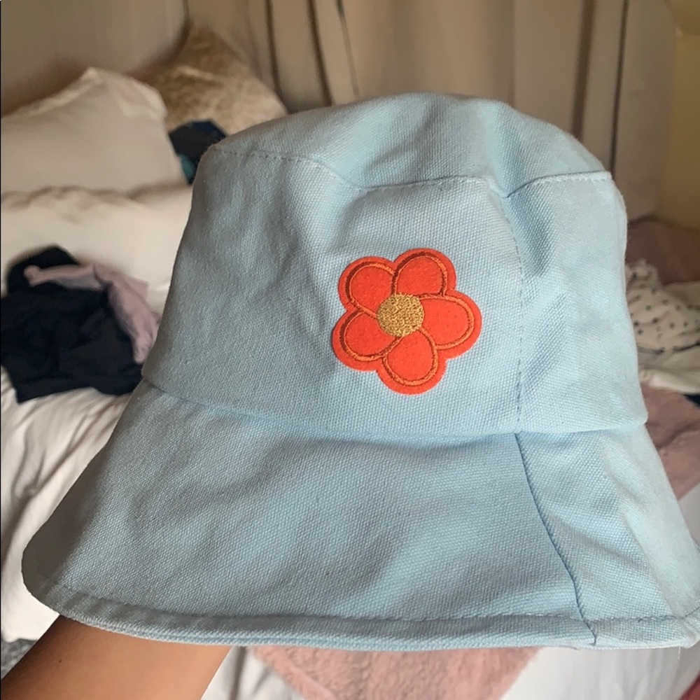 Brand new bucket hat!!